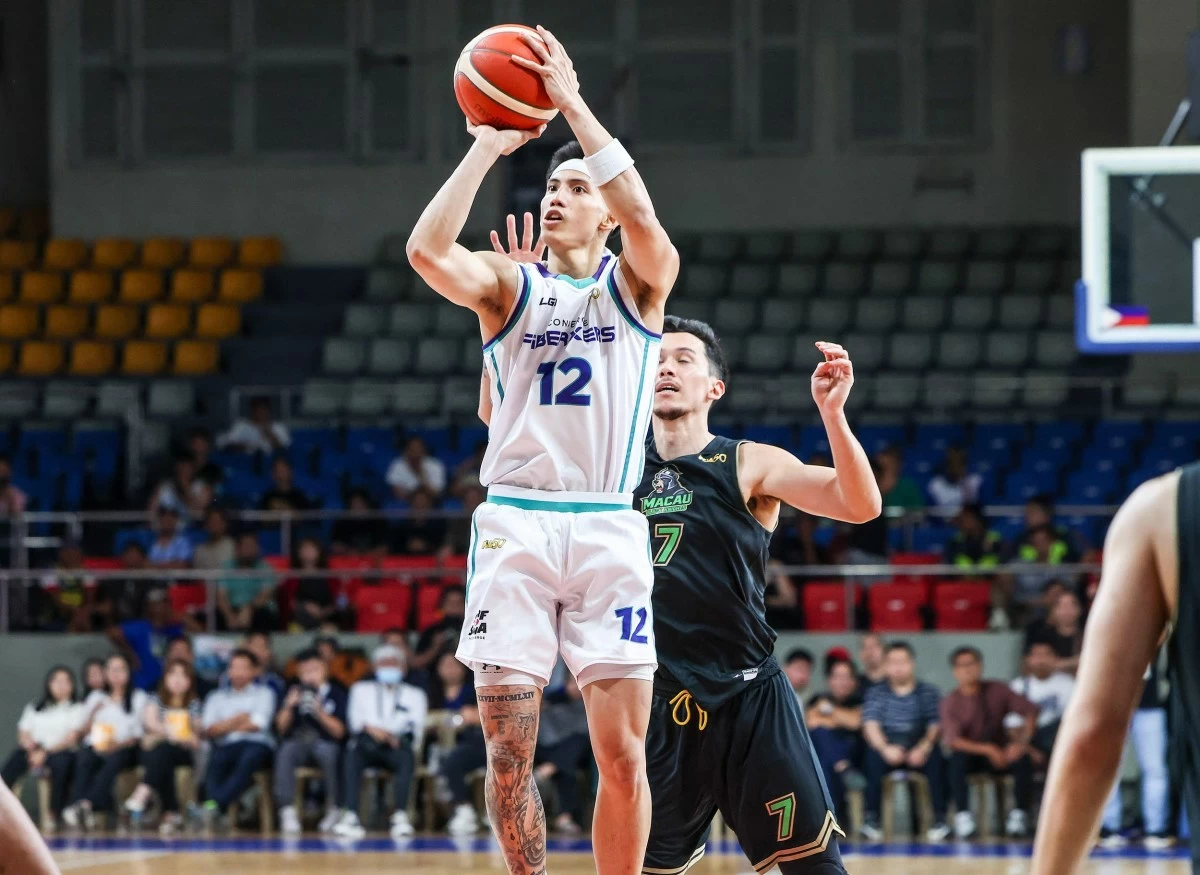 Stockton takes charge as Converge spoils Macau's PBA debut