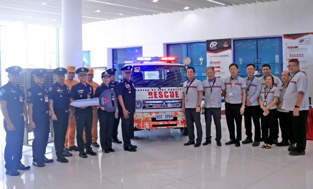 MMPC executives led by Chairman Noriaki Hirakata (first row, seventh from right) and President and CEO Ritsu Imaeda (first row, eighth from right) turn over to L300 to BFP led by Assistant Regional Director for Operation, Fire Senior Superintendent (FSSUPT) Douglas Guiyab.