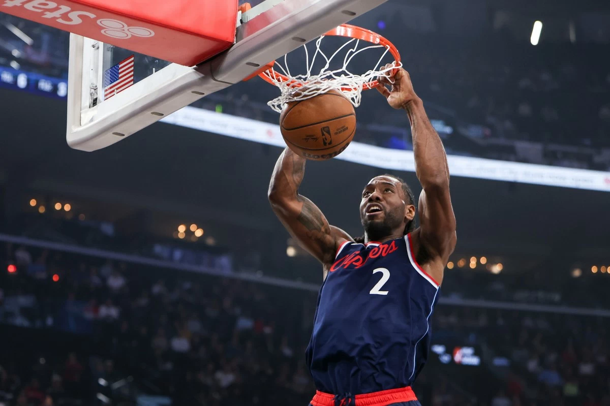 Los Angeles Clippers forward Kawhi Leonard (2) dunks during the first half of an NBA basketball game against the Minnesota Timberwolves, Wednesday, March 11, 2026, in Inglewood, Calif. (AP Photo/Jessie Alcheh)