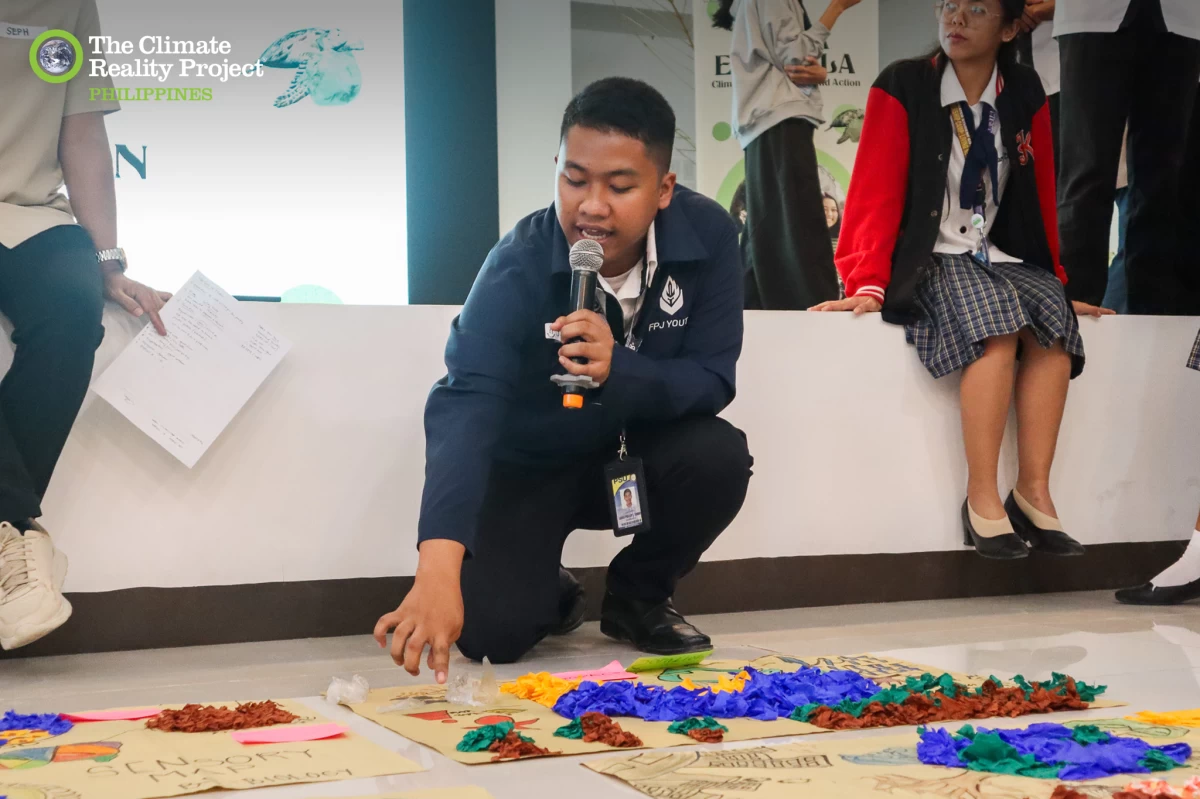 PSU-Binmaley Supreme Student Council President Lance Phillip Urbien presents his group’s sensory map, an artwork that reflects their perspective on climate change.