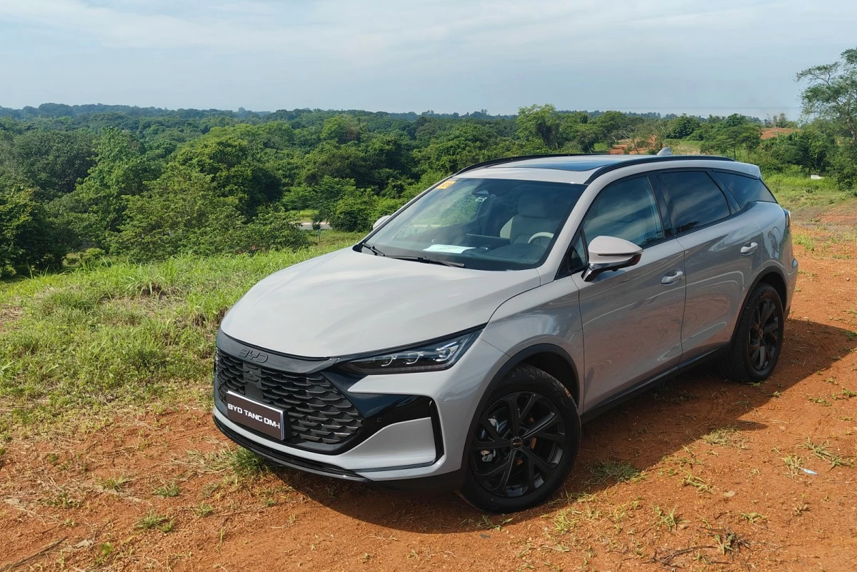 BYD Tang DM-i in Moonstone Grey