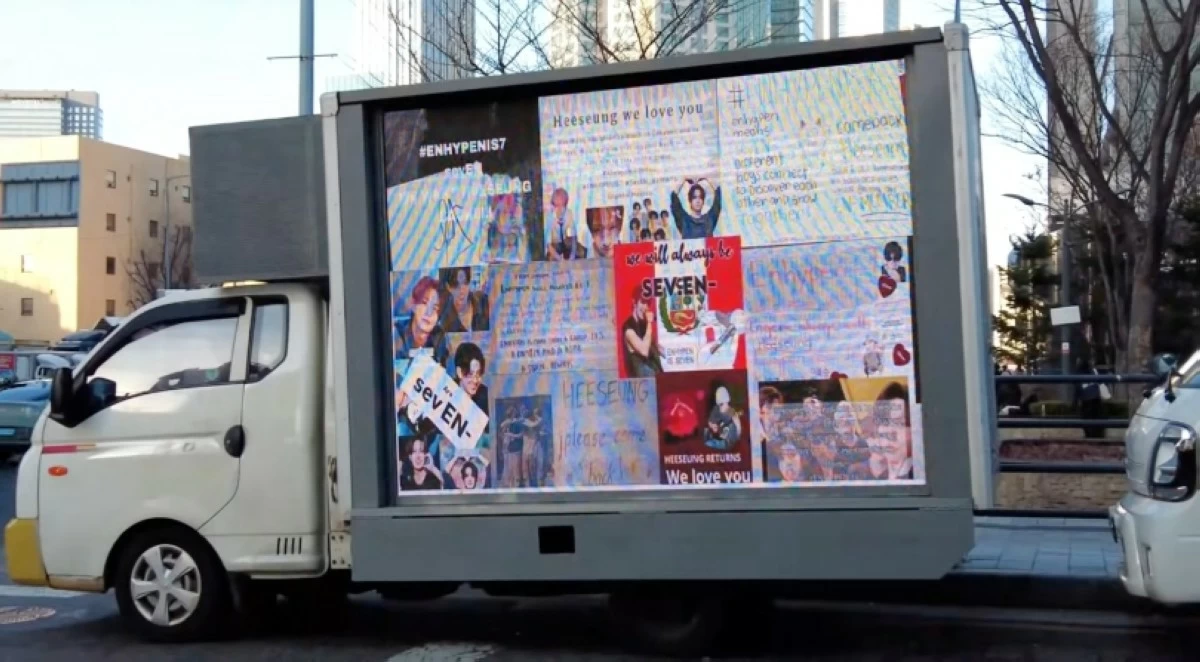 A protest truck for Heeseung outside the HYBE headquarters in Seoul (Screenshot from DonWorks video on YouTube) 