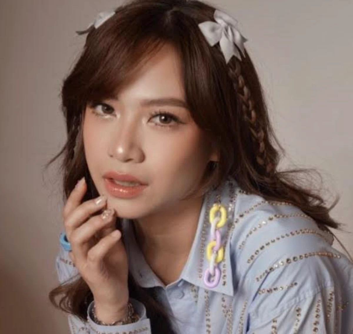 Isha Ponti completes her self-titled album and announces a beautiful new chapter for OPM