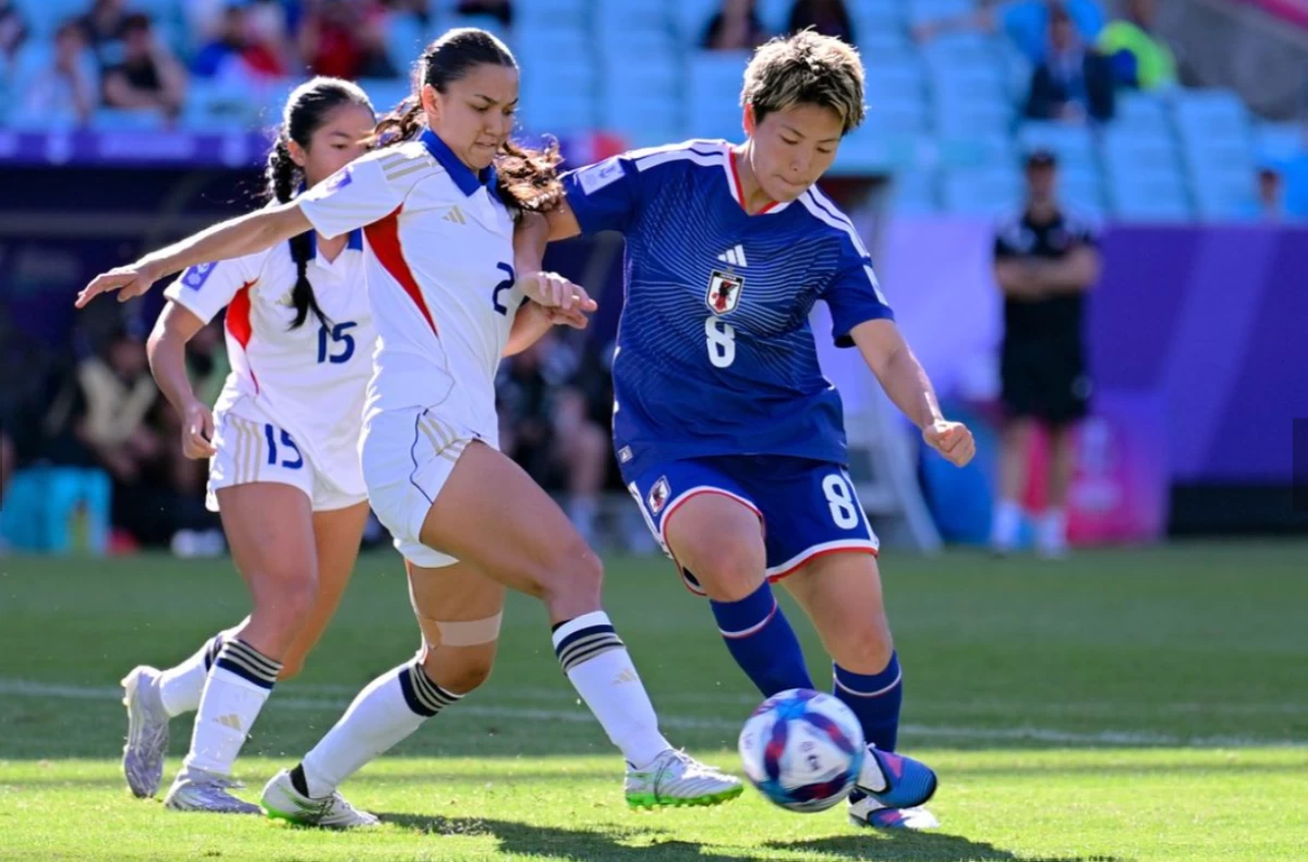 Philippines' Malea Cesar, left, against Japan's Kiko Seike. (AFC)