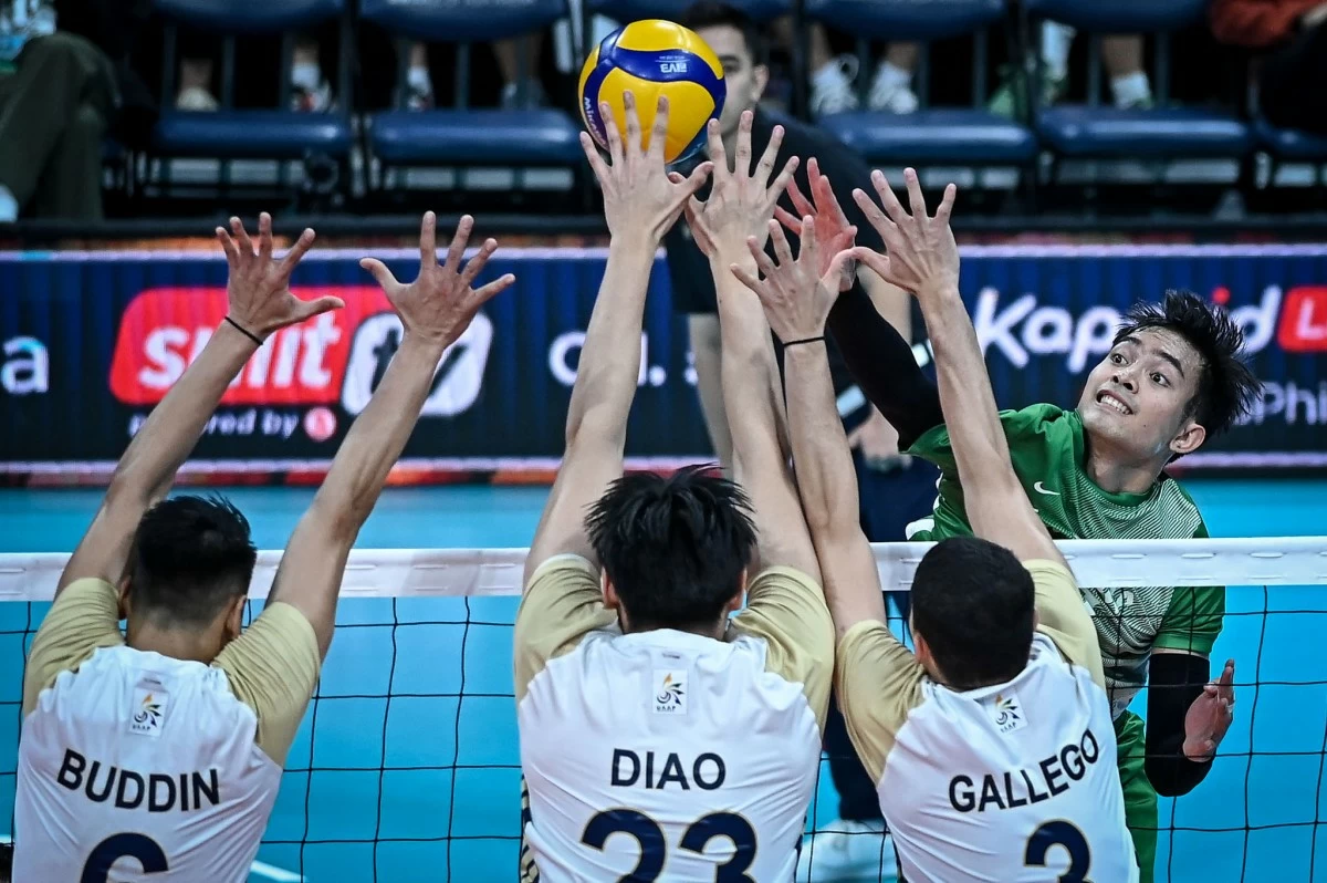 La Salle's Chris Hernandez attacks three NU blockers. (UAAP Media)