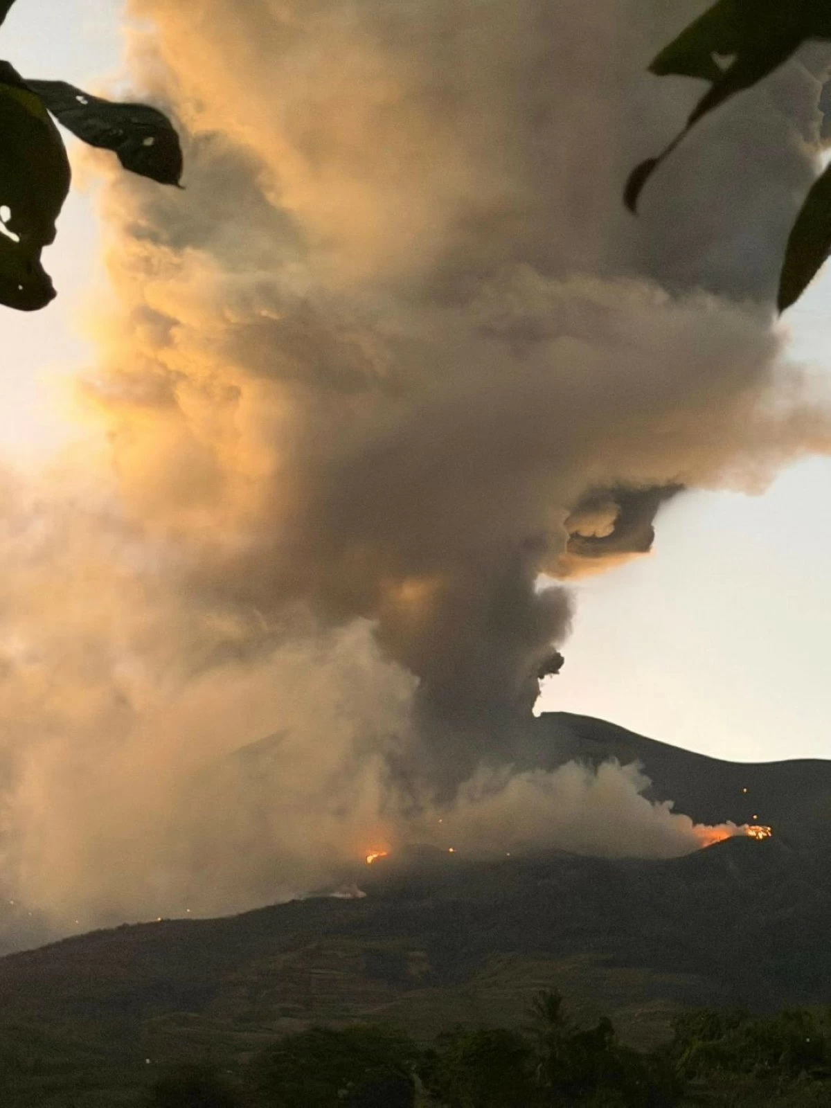 KANLAON Volcano erupts on Sunday, March 15. (Sam Pantalita FB)