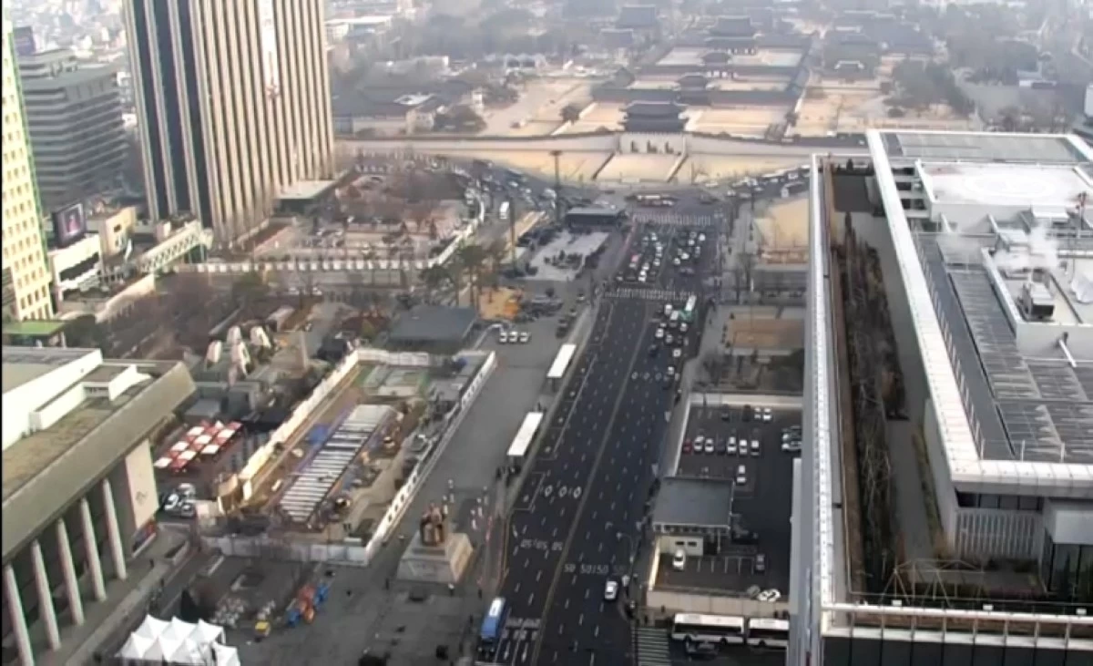  Gwanghwamun Square in Seoul (Screenshot from the Seoul Metropolitan Traffic Information System video) 