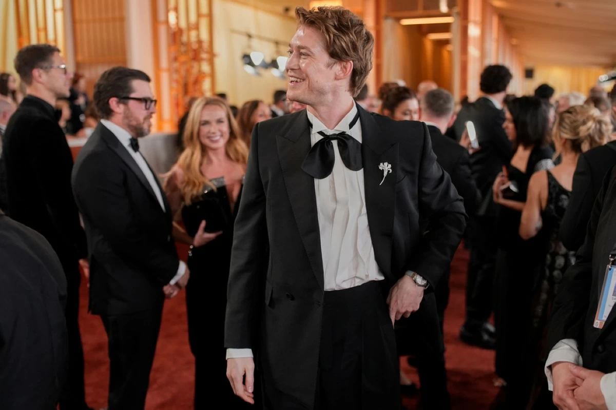Joe Alwyn arrives at the Oscars on Sunday, March 15, 2026, at the Dolby Theatre in Los Angeles. (AP Photo/John Locher)