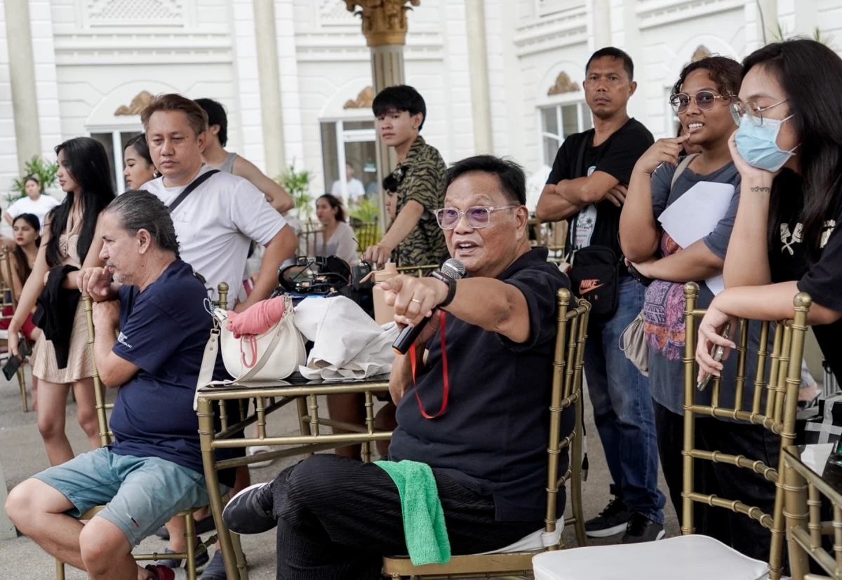 Director Joel Lamangan on the set of 'All About Her'