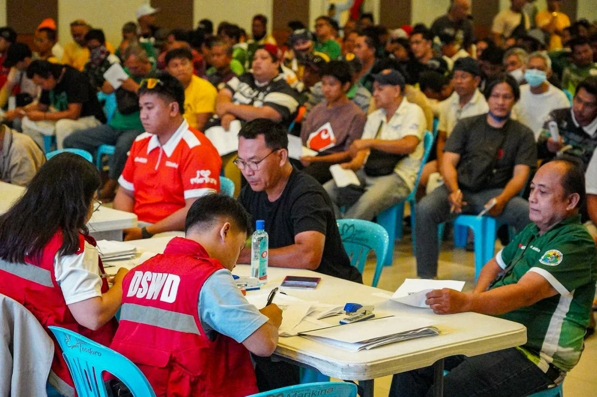 Tricycle drivers in Marikina City line up to receive P5,000 each as fuel subsidy from the national government. (Photos by John Louie Abrina)