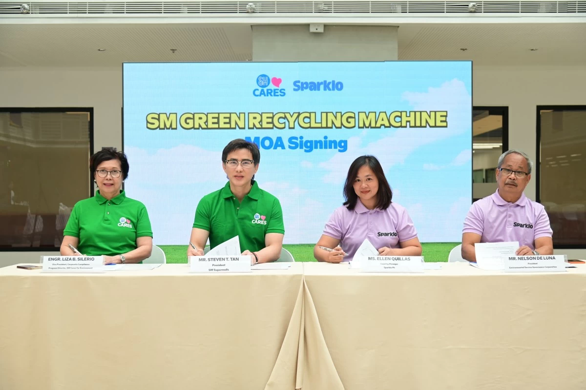 SM Supermalls and Sparklo executives formalize their partnership during the official launch of Sparklo’s reverse vending machines in the Philippines, expanding the SM Green Recycling Machine program under the SM Green Movement.
