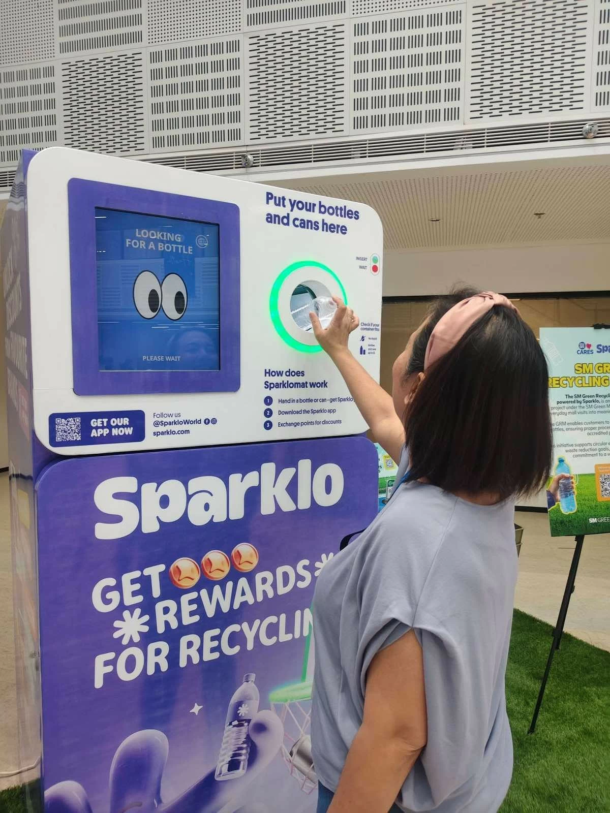 A customer uses the SM Green Recycling Machine Powered by Sparklo—symbolizing how simple everyday actions can help build a waste‑free future, one recycled bottle at a time.
