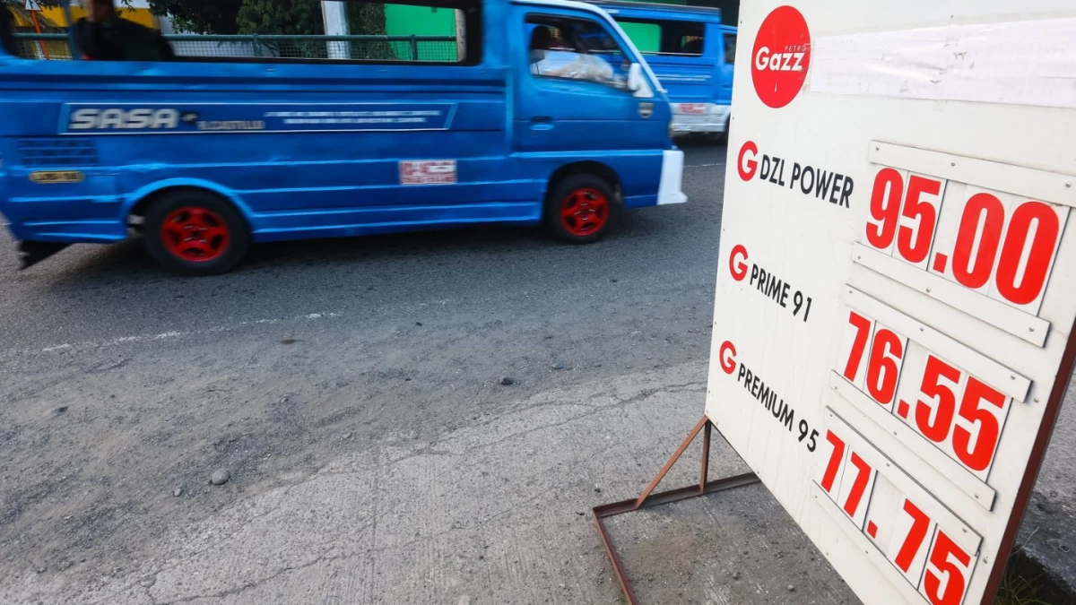 Fuel prices are displayed at a pump in Davao City on Tuesday. The Philippine Department of Energy is urging companies to stagger price increases as the country’s fuel supply buffer narrows to 38 days. (Photo by Keith Bacongco I MB)
