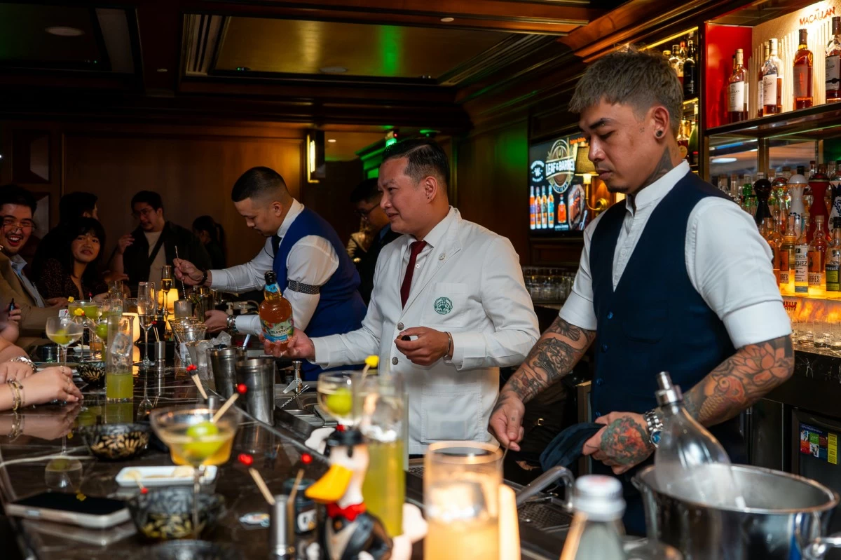 BKK TAKEOVER Dicky Hartono (center), beverage manager of Firefly Bangkok, takes part in the BKK Boys bar takeover at BRB in Solaire Resort Entertainment City. 