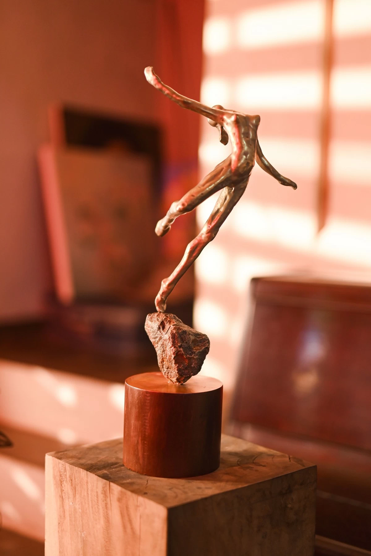 The trophy designed by Filipino sculptor Eric Masangkay
