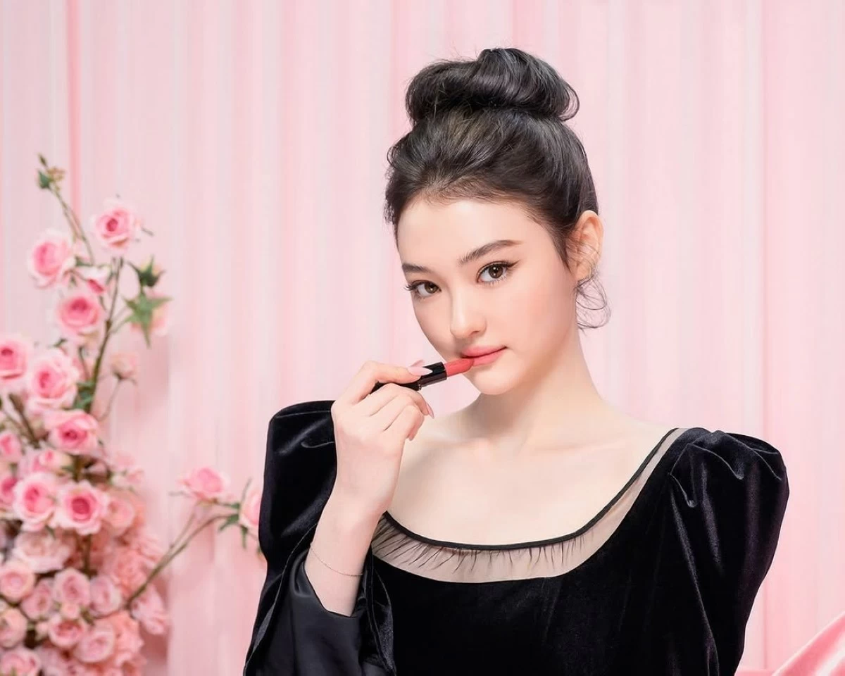 Ella Gross of K-pop group MEOVV