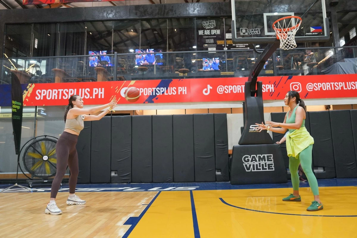 Passing the ball at Gameville Ball Park