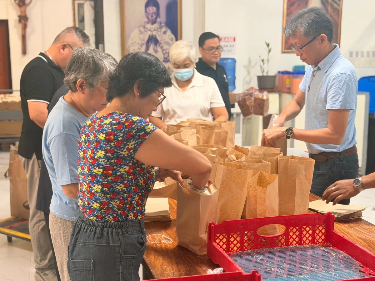 Volunteers pack hundreds of sandwiches for distribution across PGH wards.