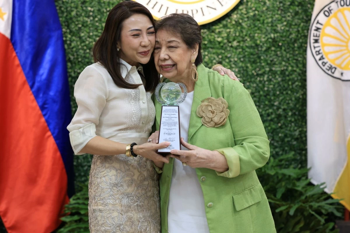 Frasco with former DOT Secretary Mina Gabor during her farewell. (Photo courtesy of DOT)