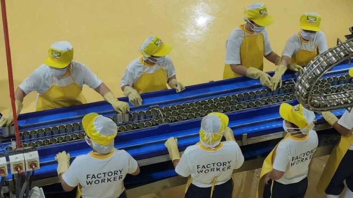 Philippine manufacturers cut costs as peso breaches 60 per dollar