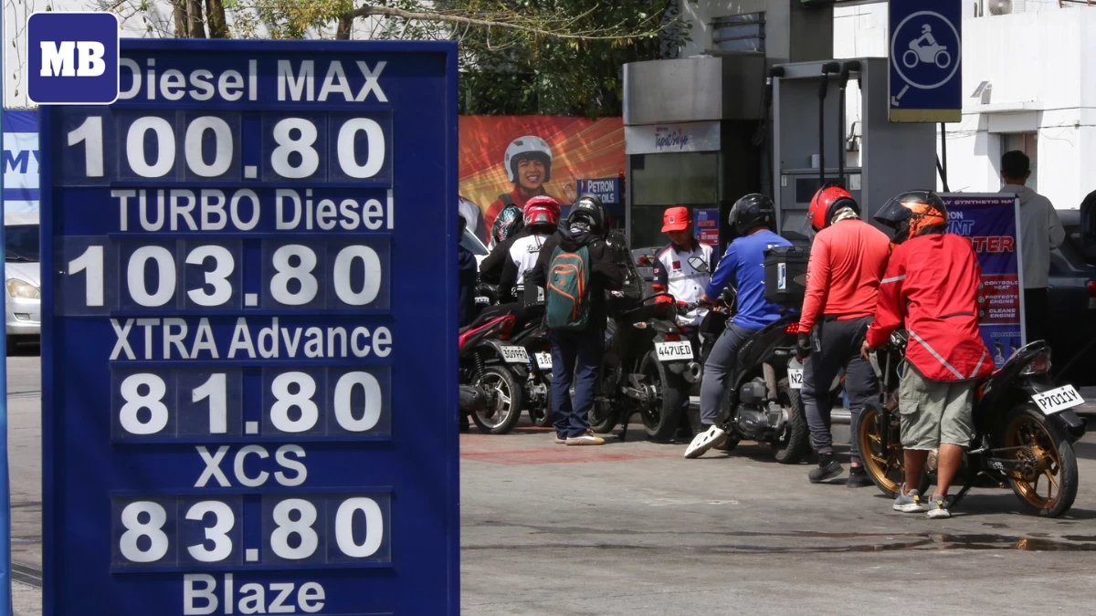 Motorcycle riders pull into a gas station along Commonwealth Avenue in Quezon City on Friday, March 20. To bolster national energy security, the Department of Energy announced a government order of up to 300,000 barrels of diesel from a Southeast Asian supplier set for delivery next week—a move aimed at assisting private oil firms in stabilizing future fuel stocks. (Photo by Santi San Juan | MB)