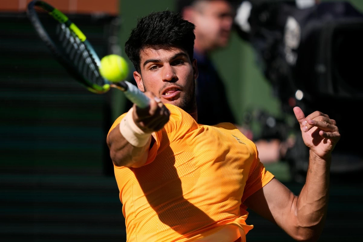 Carlos Alcaraz, of Spain, returns a shot against Daniil Medvedev, of Russia, during a semifinal match at the BNP Paribas Open tennis tournament, Saturday, March 14, 2026, in Indian Wells, Calif. (AP Photo/Mark J. Terrill)