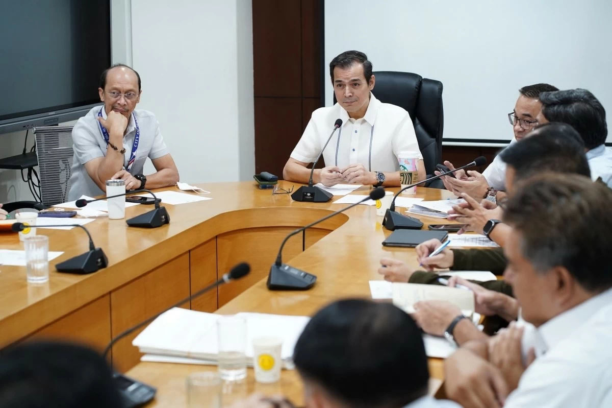 Manila Mayor Francisco “Isko Moreno” Domagoso orders city offices to ensure smooth aid distribution during the 34th City Government Directional Meeting. (Photo from Manila PIO)