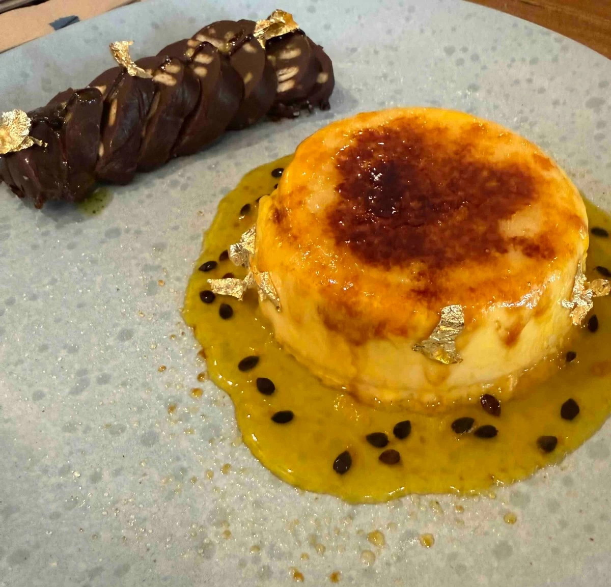 The two desserts, Flan and Salame di Cioccolato