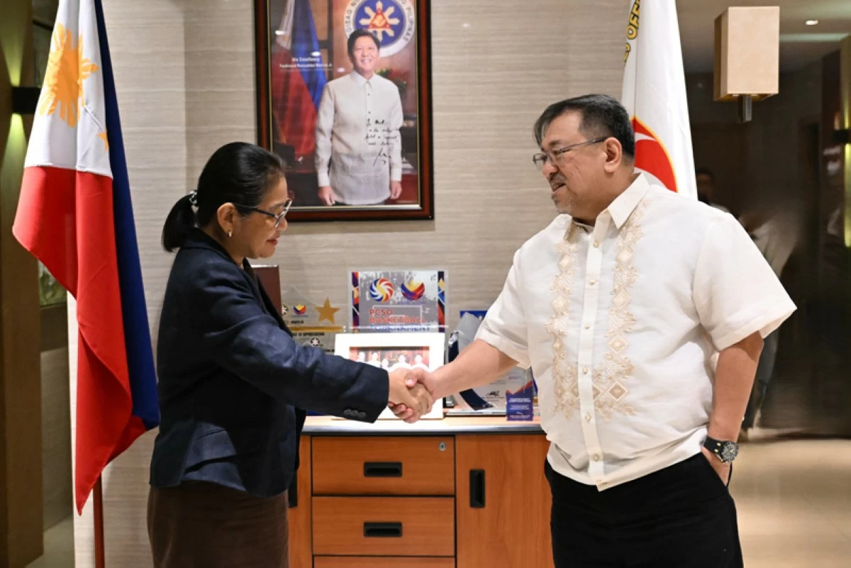 From left: Meritxell Children’s World Foundation, Inc. Executive Director, Leah Antonietta Lagmay, and PCSO General Manager, Melquiades A. Robles.