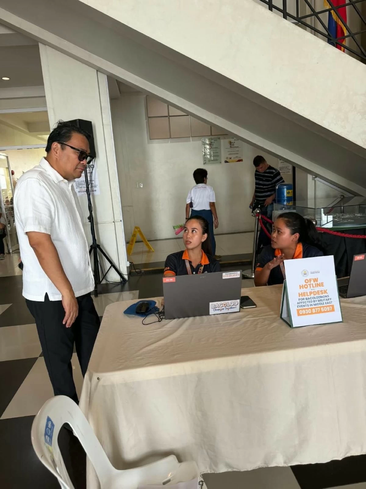 MAYOR Greg Gasataya visits the Overseas Filipino Worker (OFW) Help Desk at the Bacolod City Government Center (BCGC). (Bacolod City Communications Office)