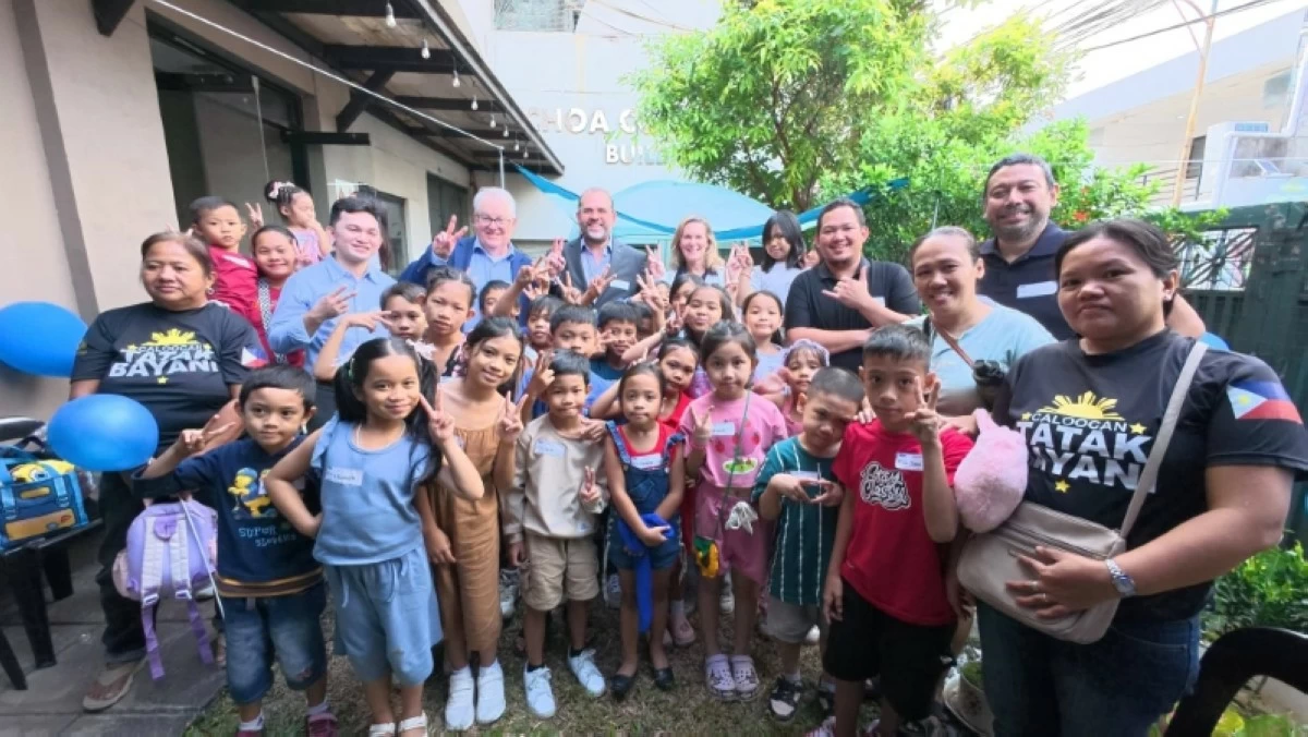 Ford Philippines and Ford Philanthropy executives, together with Gawad Kalinga leaders, share a meal with children from the Gawad Kalinga community following the launch of Ford Building Together.
