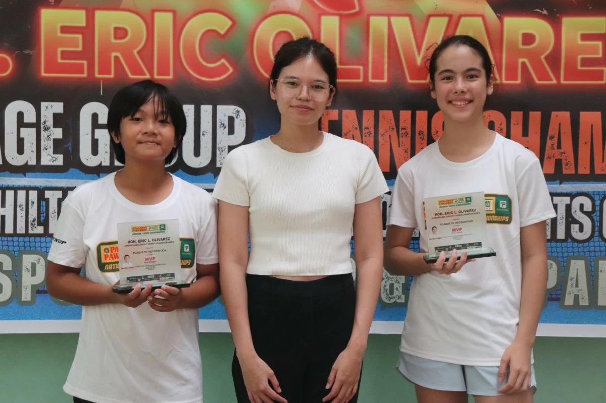Lilith Rufino (right) holds her trophy as she poses with co-MVP Yuan Torrente (left) and Olivarez College assistant vice president for Finance and Administration and former top golfer Bernice Olivarez-Ilas.