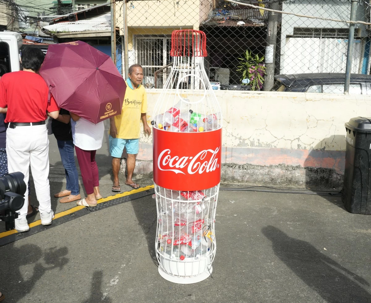 Barangay Tejeros receives tools to help sustain recycling and cleanliness initiatives, supporting the community’s efforts to keep participation strong beyond the campaign.

