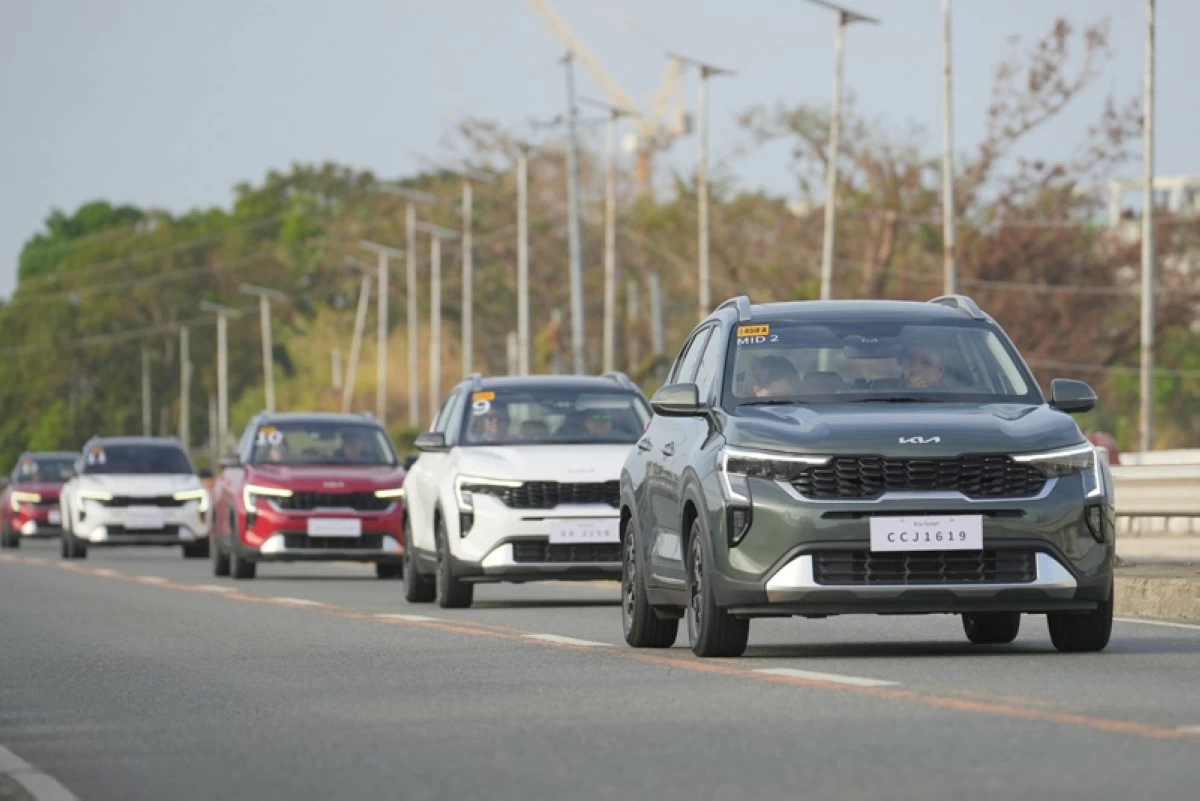 A convoy of Kia Sonet hatchbacks