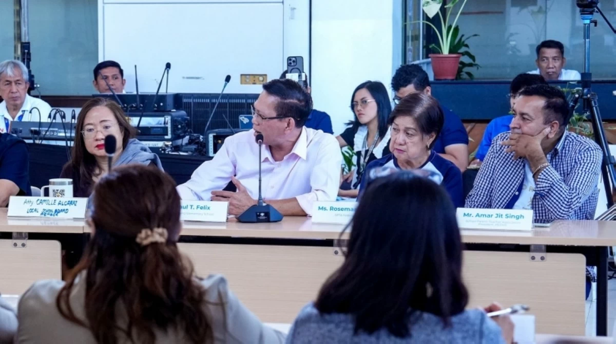 The meeting with stakeholders in Muntinlupa about education (Photo from Mayor Biazon's Facebook account) 