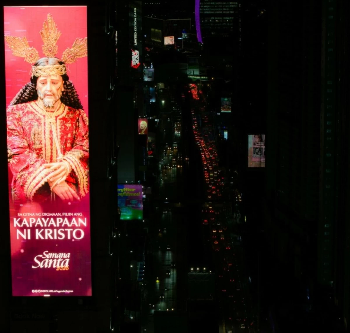 The image of Jesus Christ is featured on a giant LED billboard on the northbound side of EDSA in Makati City (photo by La Virgen de Sapao's Facebook page)