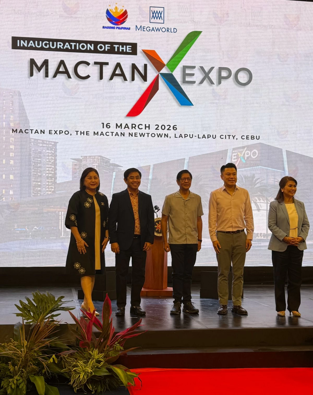 AT THE MACTAN Expo inauguration (from left): Lapu-Lapu City Mayor Cindi King-Chan, and Rep. Junard Chan, with President Ferdinand Marcos Jr., Kevin Tan, and Lourdes Gutierrez-Alfonso.

