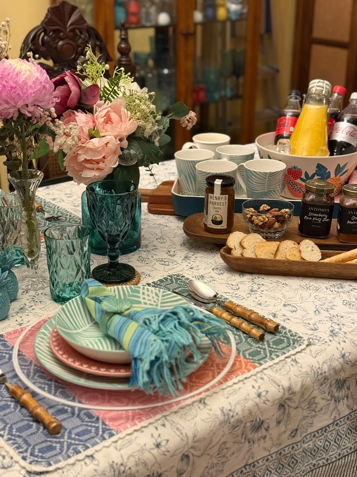 Festive mood at the table (Photo by SM Home)