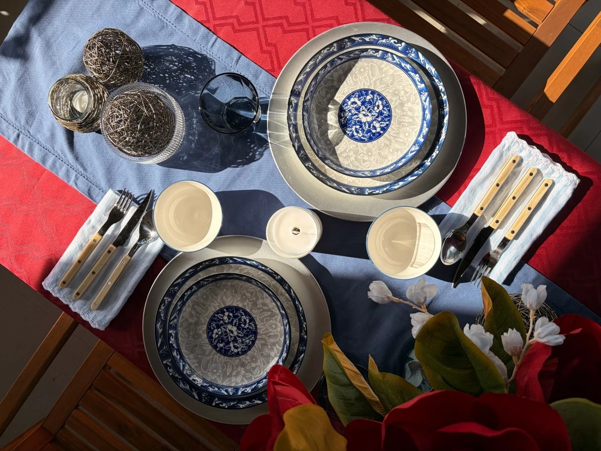 Blue and white ensemble by Chitty (Photo by SM Home)