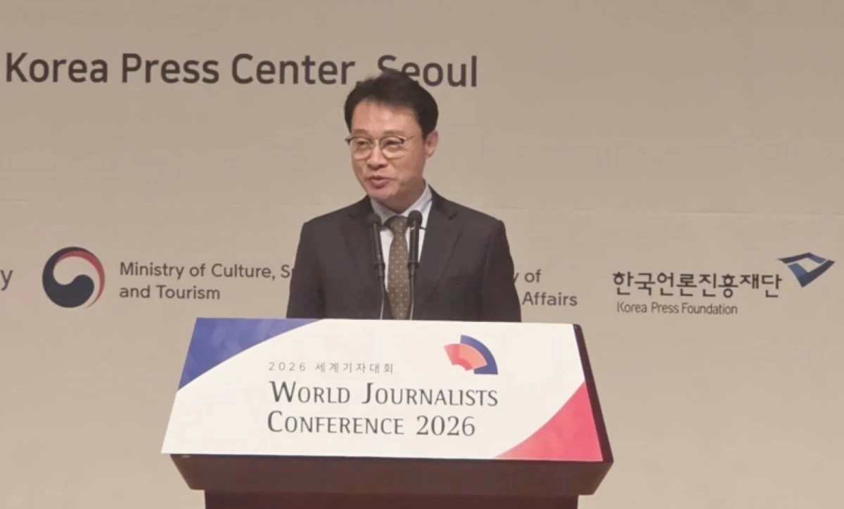 Lee Kyu Youn, senior secretary to the president for public relations and communication, delivering his congratulatory address at the World Journalists Conference 2026 on March 30 in Seoul (Jonathan HIcap) 