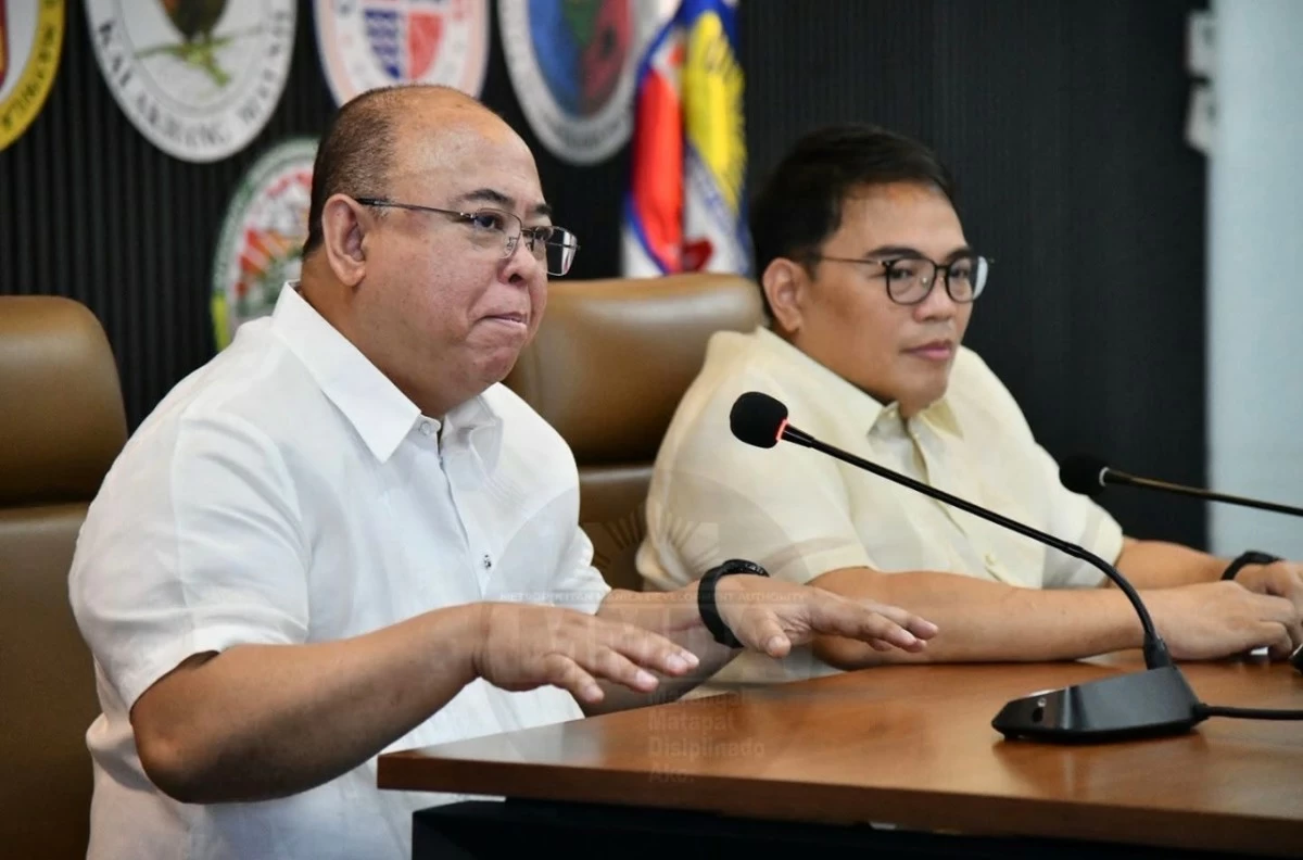 LTFRB chairman Vigor D. Mendoza II and MMDA chairman Don Artes discuss the proposed guideline for carpooling which is being pushed in Metro Manila amid the effects of Middle East conflict to the price of petroleum products in the country. (photo: MMDA)