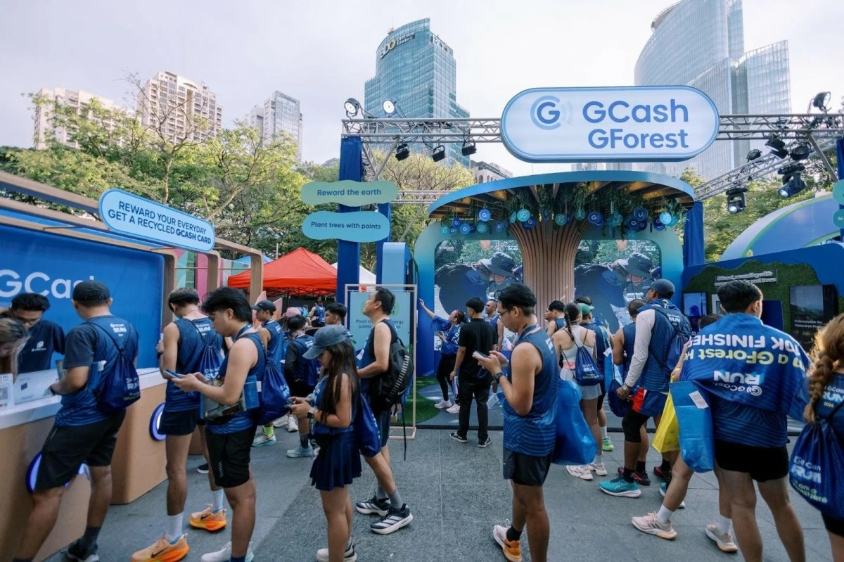 At the Green Hero Village, runners take time to explore booths such as the GForest Booth, PET Bottle Collector, Medal Engraving, and GInsure Pet Insurance–each activity provides a learning experience about eco-friendly practices and ways to give back even after the run.
