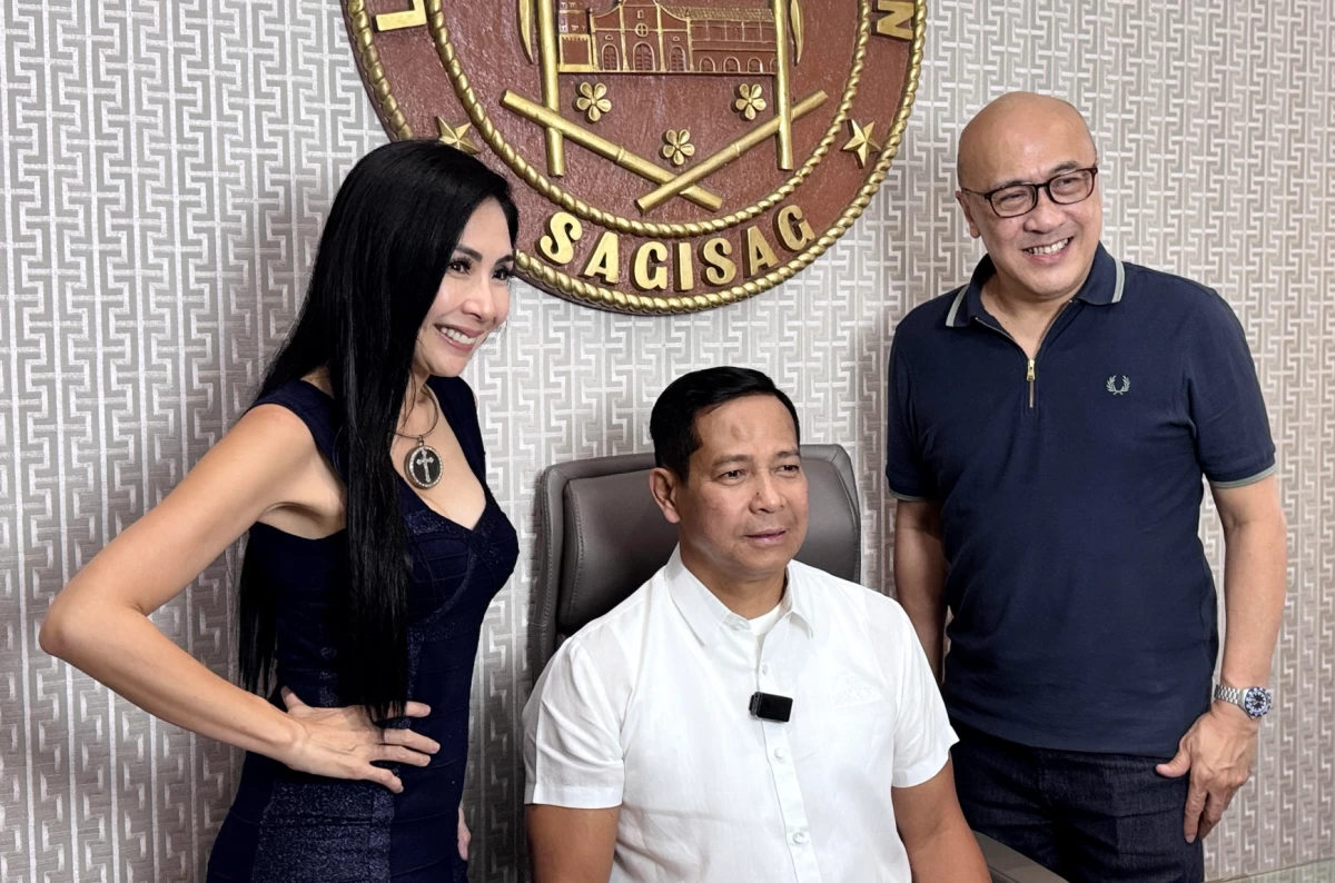 Author Giselle Sanchez, Bulacan Governor Daniel Fernando, and Oasis Elder Vince Ribaya.