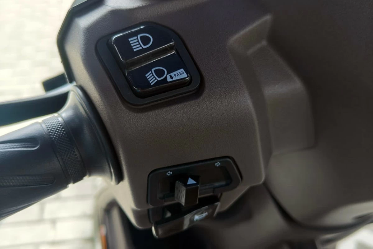 Light switches and turn signals with built-in passing lights.