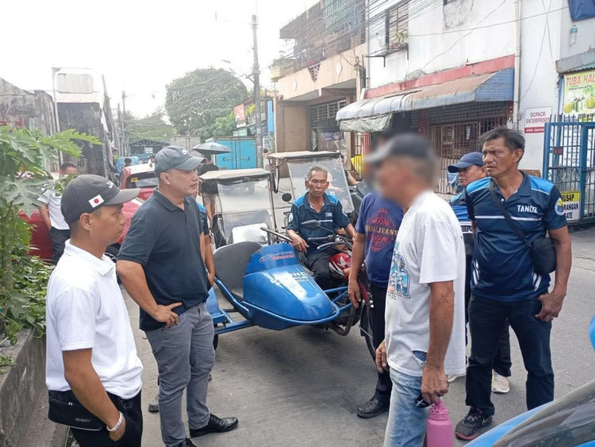 Task Force Disiplina (TFD) personnel arrest a man for illegal dumping in the Tullahan River in Valenzuela City on March 30. (Photo from Valenzuela LGU)