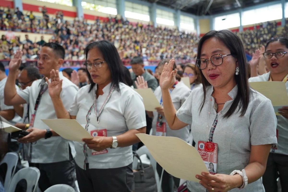 DepEd highlights its strengthened collaboration with the Department of Budget and Management (DBM) following the approval of 914 School Principal position reclassifications—marking a key step in addressing the nationwide principal shortage and advancing the “one school, one principal” policy. (DepEd photo)