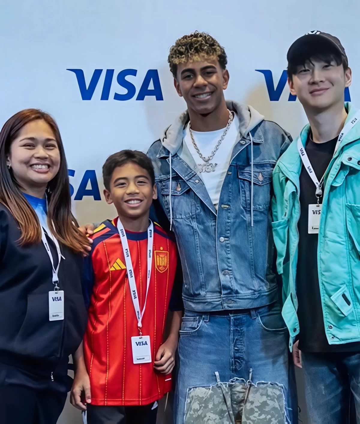 (From left) Sam's supportive mom Schelee, Sam, with Lamine Lamal, and Richard Juan