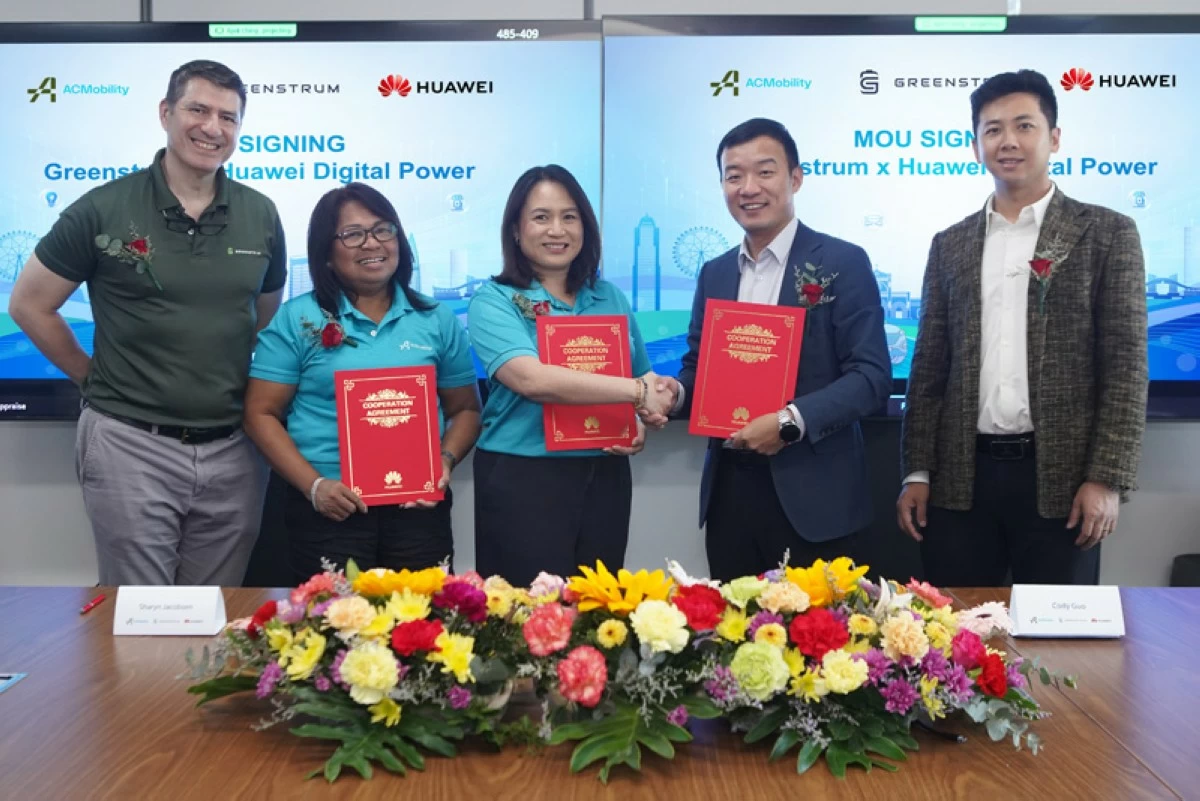 From left: Carl Decloedt, Chief Operating Officer, Greenstrum; Shara Lyra Castillo, Marketing Manager, Huawei Digital Power-Philippines; Carla Buencamino, Head of Mobility Infrastructure, ACMobility; Cody Guo, CEO, Huawei Digital Power-Philippines; and Jeremy Zou, Vice President, Huawei Digital Power-Philippines