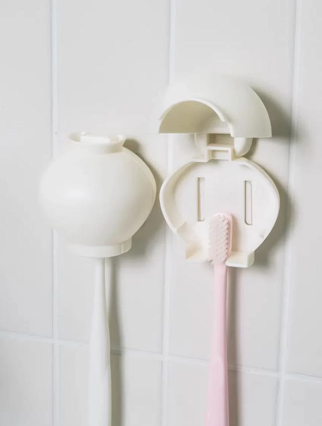 Moon jar-shaped toothbrush holders sold at Daiso / Captured from Daiso website (Photos courtesy of The Korea Times)