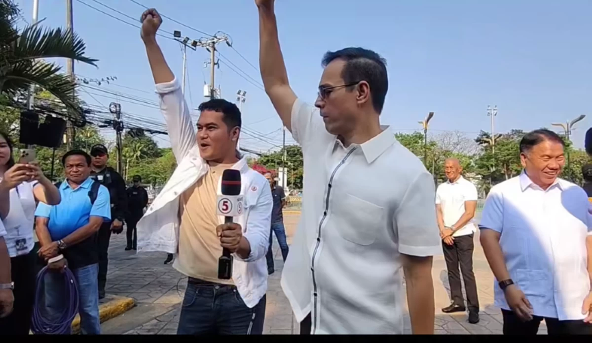 Mayor Isko breaks into dance after Libreng Sakay interview